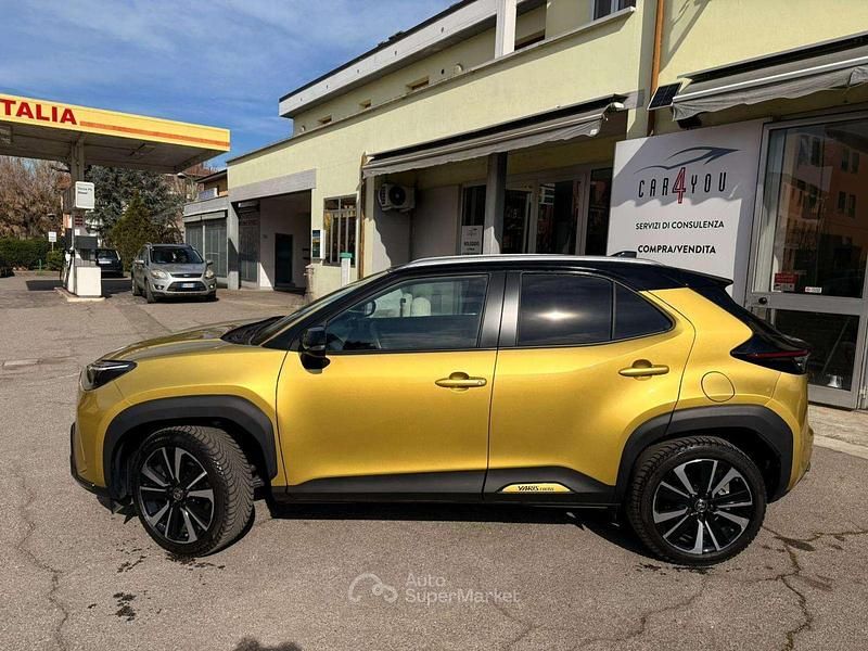 Usata Toyota Yaris Cross 92 CV (67 kW) 2022 Oro SUV