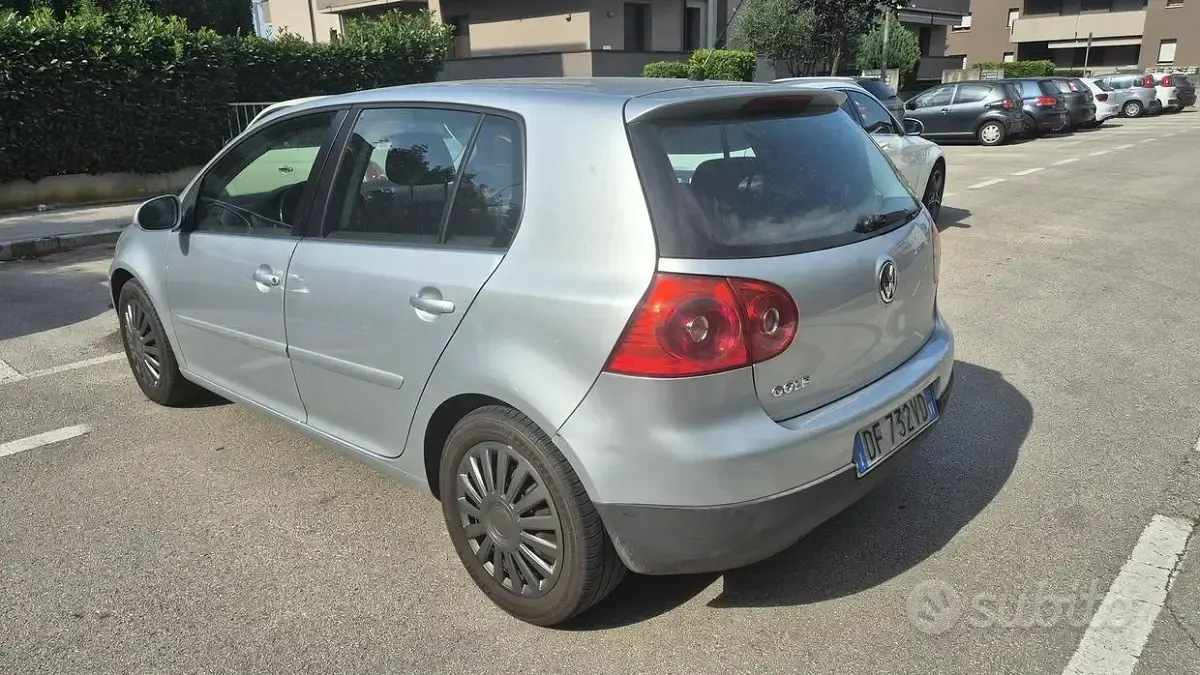 Usata VW Golf V 102 CV (75 kW) 2007 Berlina