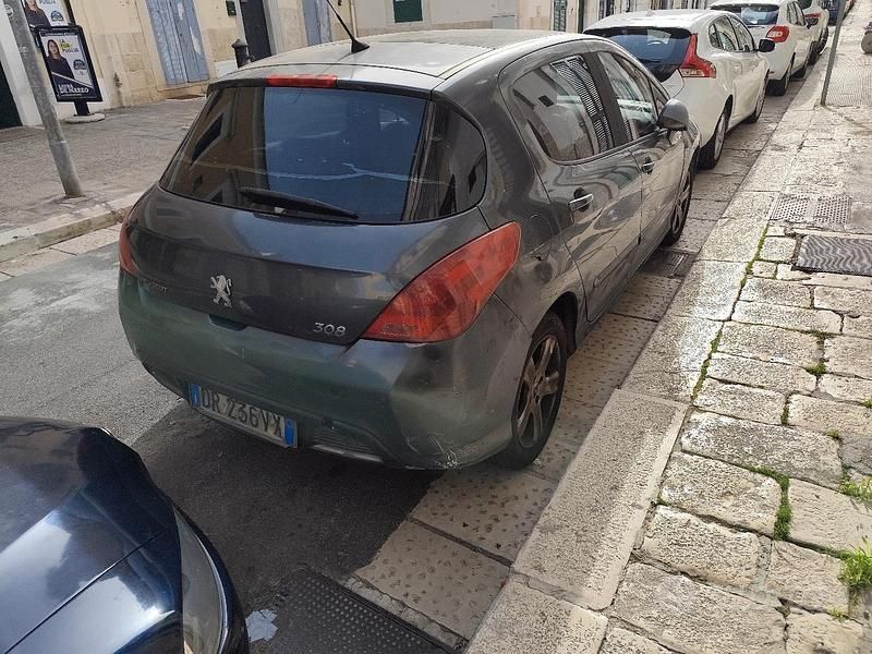 Usata 2009 Peugeot 308 Tre volumi | 1500 € - Immagine 1/4