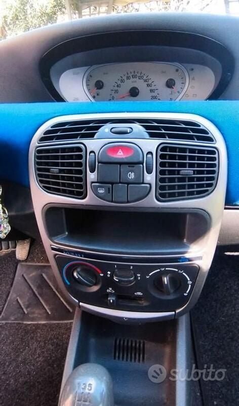 Usata Lancia Ypsilon 54 CV (39 kW) 2001 Grigio Utilitaria