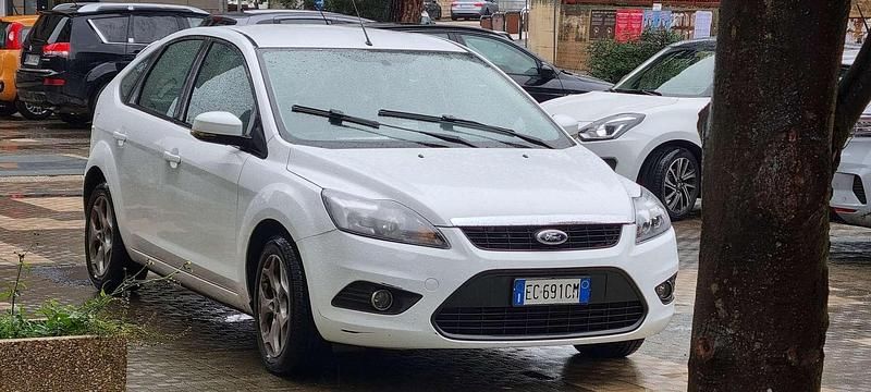Usata Ford Focus Titanium 109 CV (80 kW) 2010 Bianco Berlina