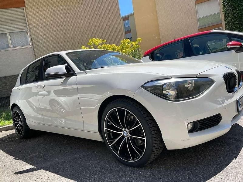 Bianco Usata 2012 BMW 116 Sport Line Due volumi | 10.400 € (Buon prezzo) - Immagine 1/4
