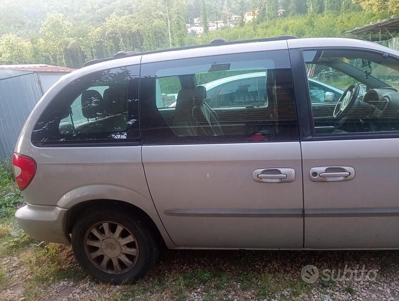 Usata Chrysler Grand Voyager 2001 Grigio Monovolume