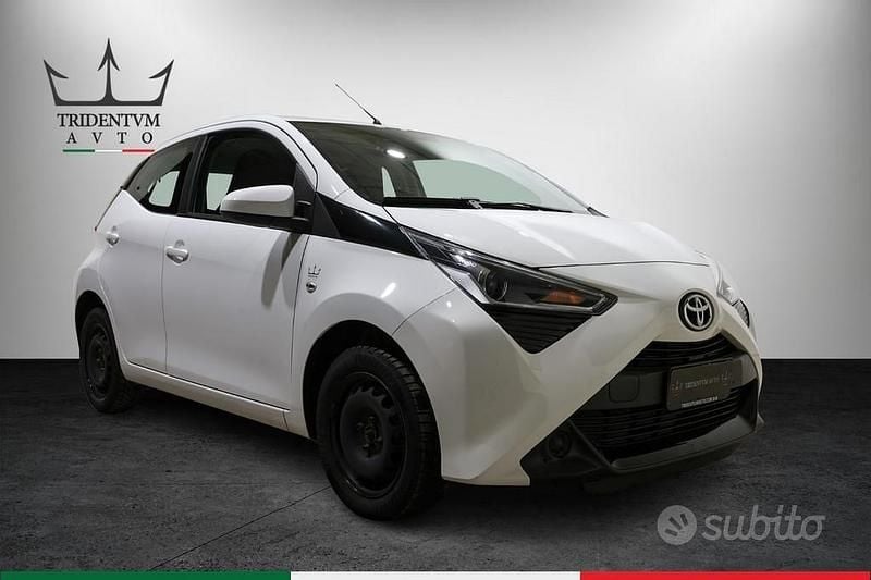 Usata Toyota Aygo X-play 72 CV (52 kW) 2021 Bianco Utilitaria