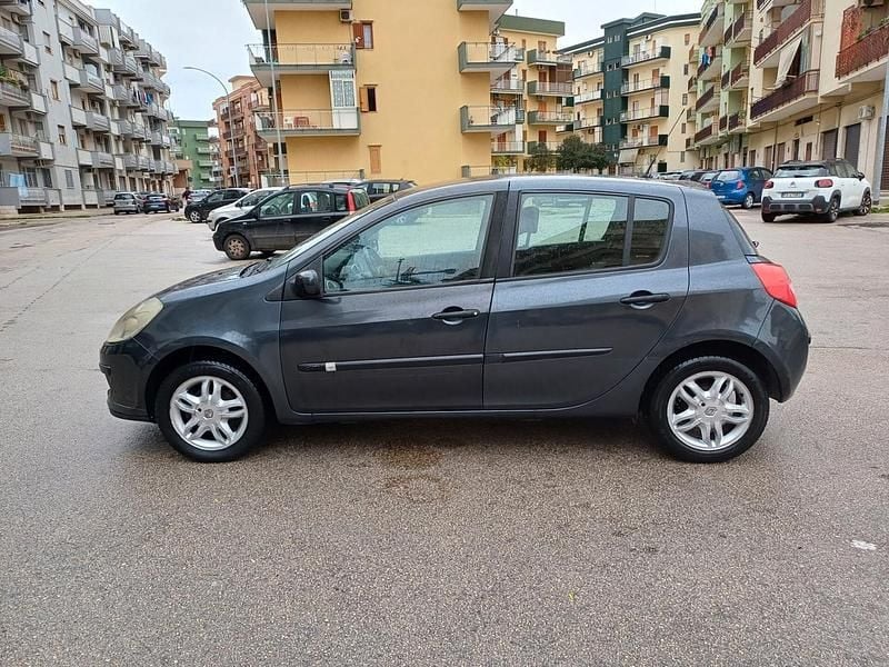 Usata Renault Clio II 75 CV (55 kW) 2007 Grigio Berlina