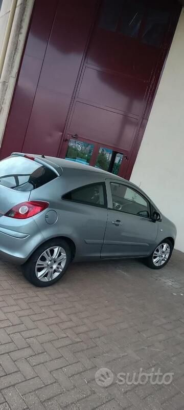 Usata Opel Corsa 80 CV (58 kW) 2007 Grigio Coupé