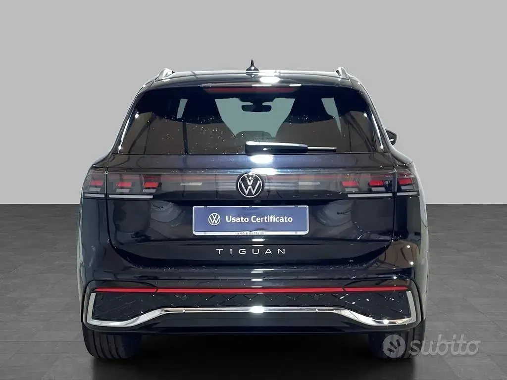 Usata VW Tiguan R-line 150 CV (110 kW) 2024 Deep black perlato SUV