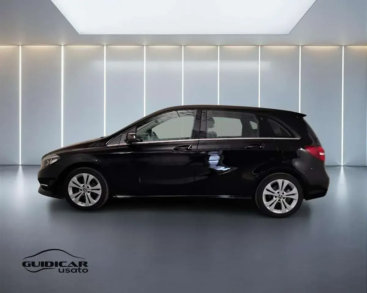 Usata Mercedes B200 136 CV (100 kW) 2019 Nero Utilitaria