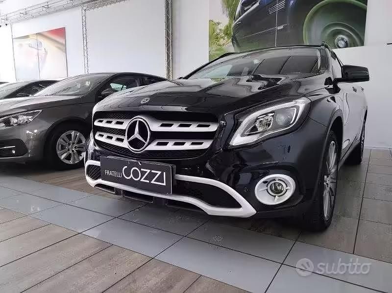 Usata Mercedes GLA200 Business 136 CV (100 kW) 2018 Blu/azzurro SUV