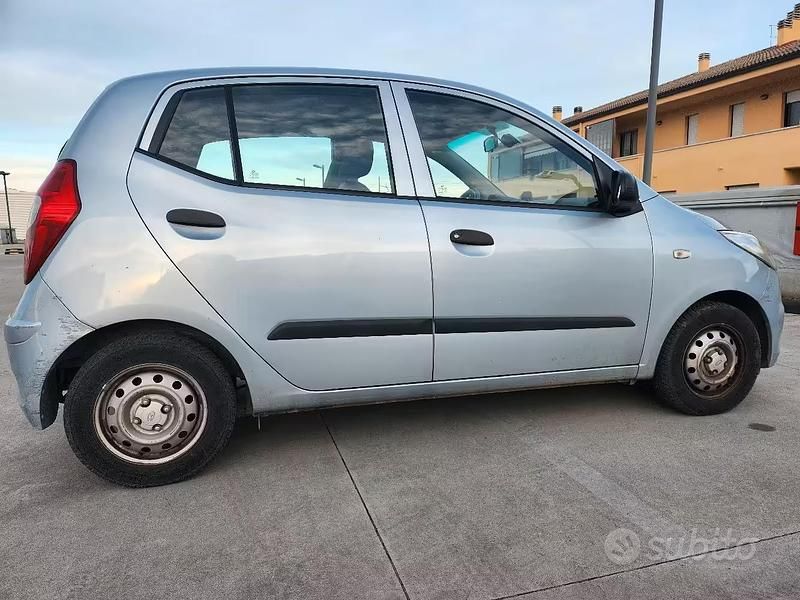 Usata Hyundai i10 69 CV (50 kW) 2012 Grigio Utilitaria