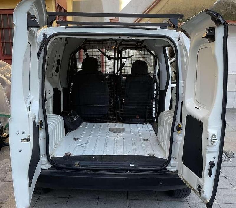 Usata Peugeot Bipper 75 CV (55 kW) 2015 Monovolume