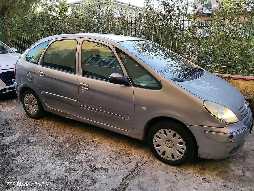 Usata Citroën Xsara Picasso 95 CV (69 kW) 2004 Grigio Monovolume