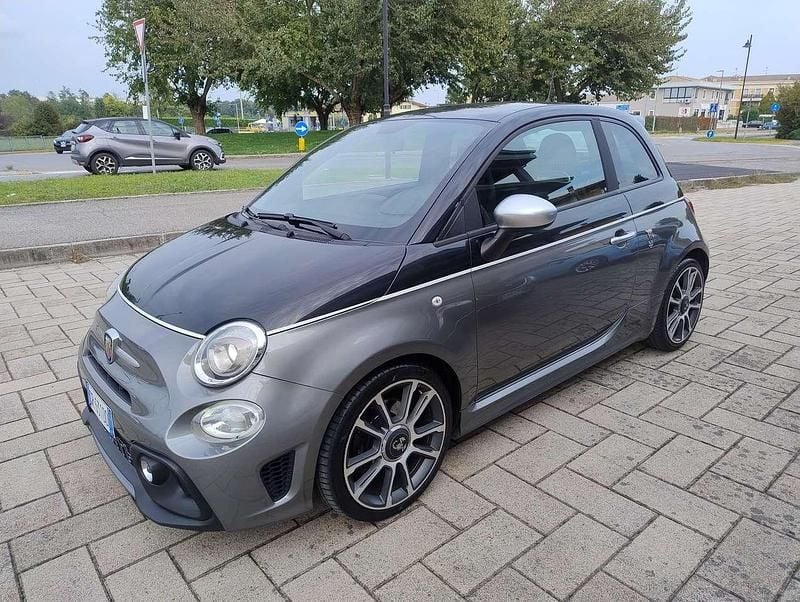 Quarz+tetto nero vulcano Usata 2018 Abarth 595 Turismo Due volumi | 13.900 € (Buon prezzo) - Immagine 1/4