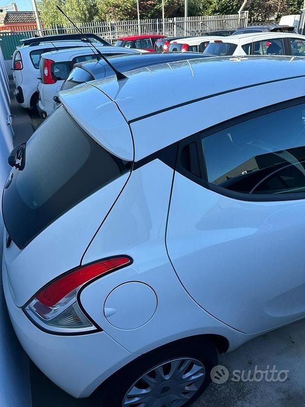 Usata Lancia Ypsilon Gold 80 CV (58 kW) 2015 Utilitaria