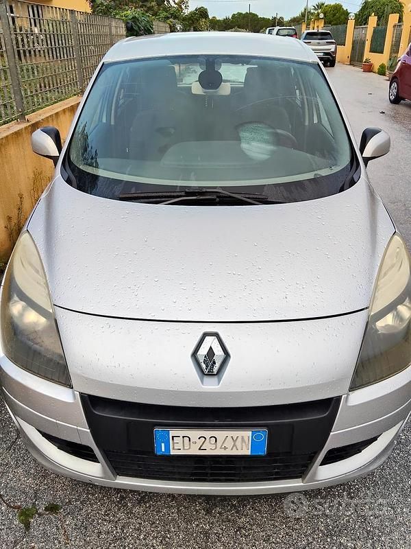 Usata 2010 Renault Scénic III XMOD Monovolume | 4000 € (Cara) - Immagine 1/3