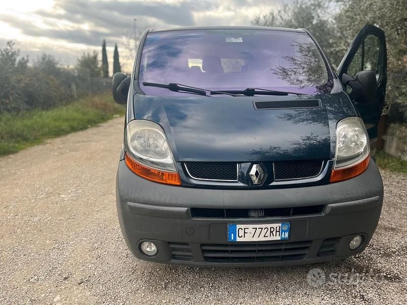 Usata Renault Trafic 100 CV (73 kW) 2003 Monovolume
