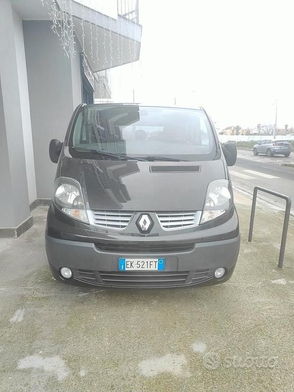 Begagnad Renault Trafic 115 HK (84 kW) 2011 Svart Minibuss