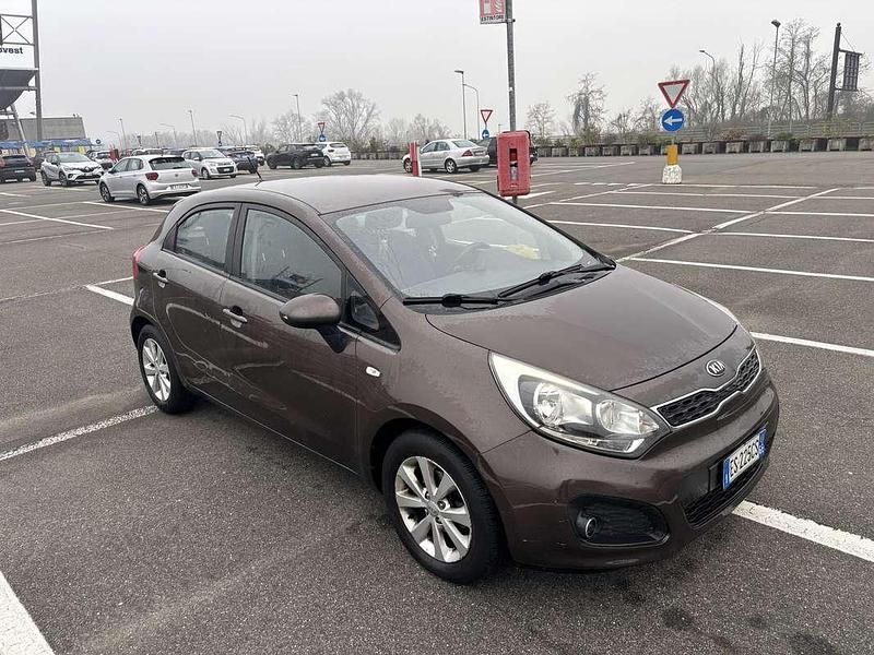 Usata Kia Rio Active 75 CV (55 kW) 2013 Berlina