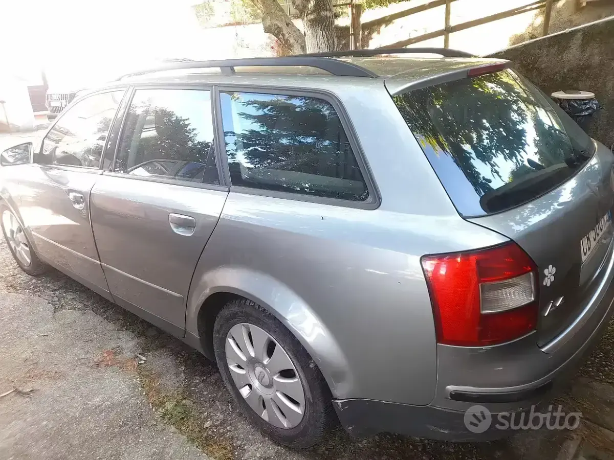 Usata Audi A4 130 CV (95 kW) 2002 Grigio Station wagon