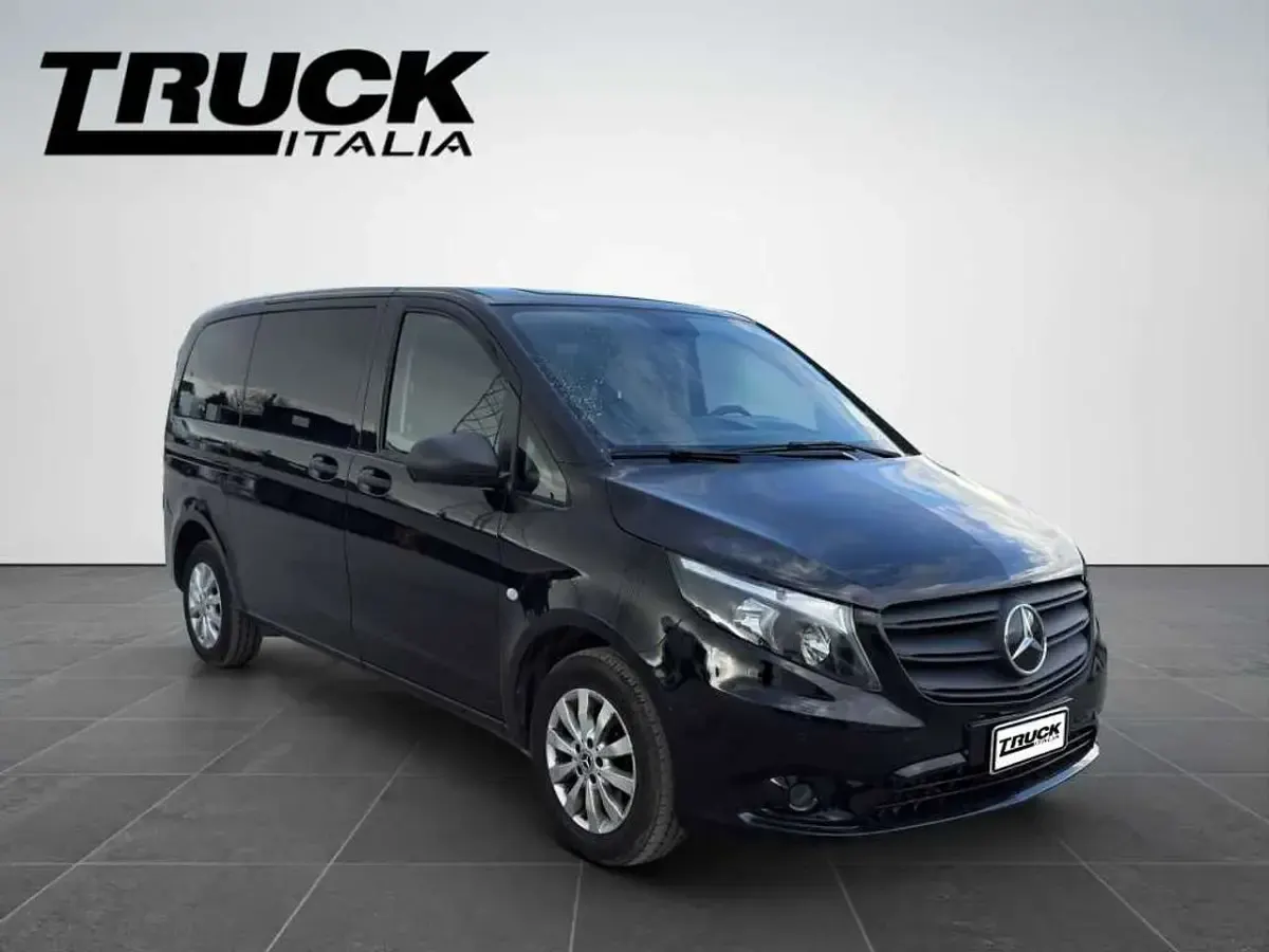 Usata Mercedes Vito 136 CV (100 kW) 2022 Nero metallizzato Furgone