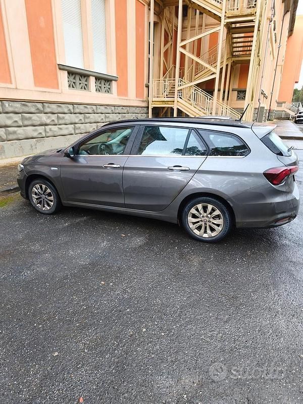 Usata Fiat Tipo 120 CV (88 kW) 2020 Grigio Station wagon