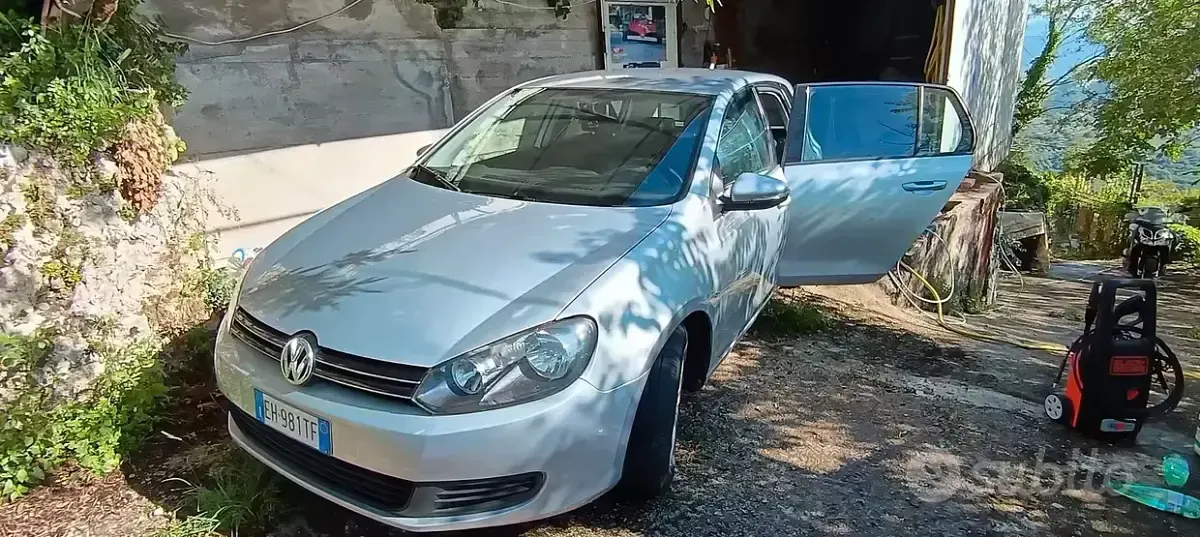 Usata VW Golf VI 105 CV (77 kW) 2011 Utilitaria