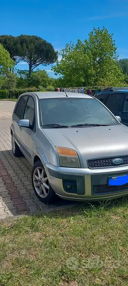 Usata Ford Fusion 68 CV (50 kW) 2006 Grigio Utilitaria