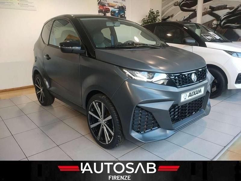 Grigio Nuova 2025 Aixam City GTO Due volumi | 17.999 € (Molto cara) - Immagine 1/4