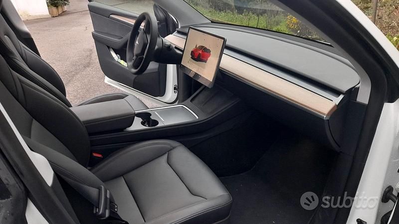 Bianco Usata 2024 Tesla Model Y Performance SUV | 46.000 € (Buon prezzo) - Immagine 1/4