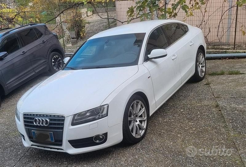 Bianco Usata 2011 Audi A5 S-Line Tre volumi | 12.900 € (Buon prezzo) - Immagine 1/4