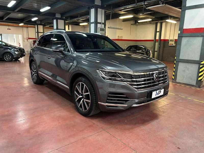 Usata VW Touareg Elegance 340 CV (250 kW) 2021 Grigio SUV