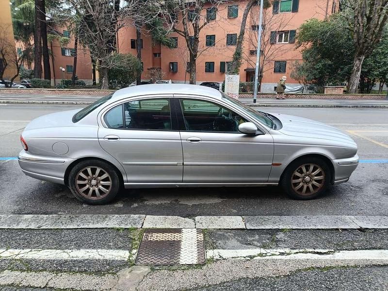 Usata Jaguar X-type 196 CV (144 kW) 2002 Argento Berlina