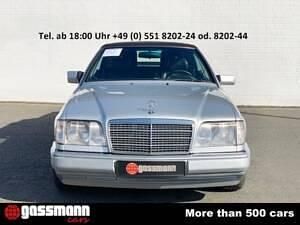 Usata Mercedes E200 136 CV (100 kW) 1995 Argento Cabrio