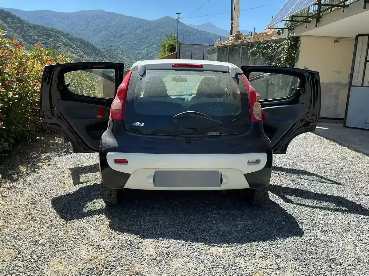 Usata Peugeot 107 68 CV (50 kW) 2008 Nero Utilitaria
