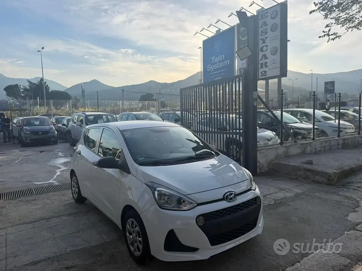Begagnad Hyundai i10 Classic 67 HK (49 kW) 2017 Vit Halvkombi