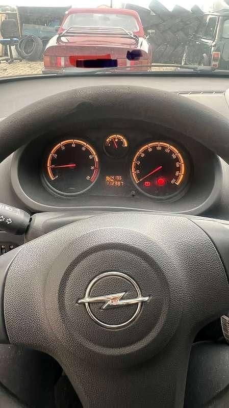 Usata Opel Corsa Club 65 CV (47 kW) 2010 Berlina