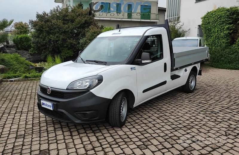 Usata Fiat Doblò 90 CV (66 kW) 2018 Bianco Monovolume