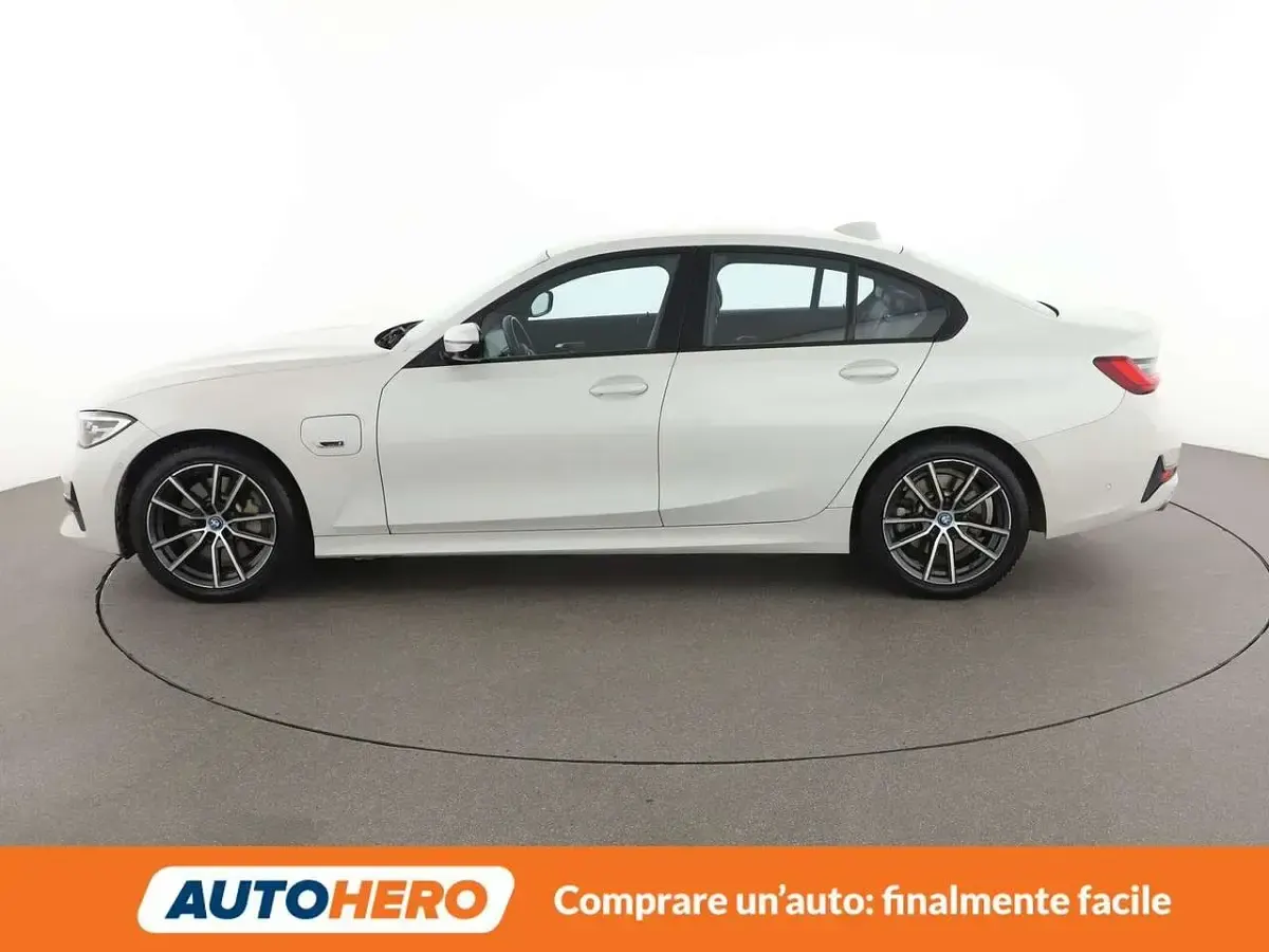 Usata BMW 330 Advantage 252 CV (185 kW) 2021 Bianco Berlina