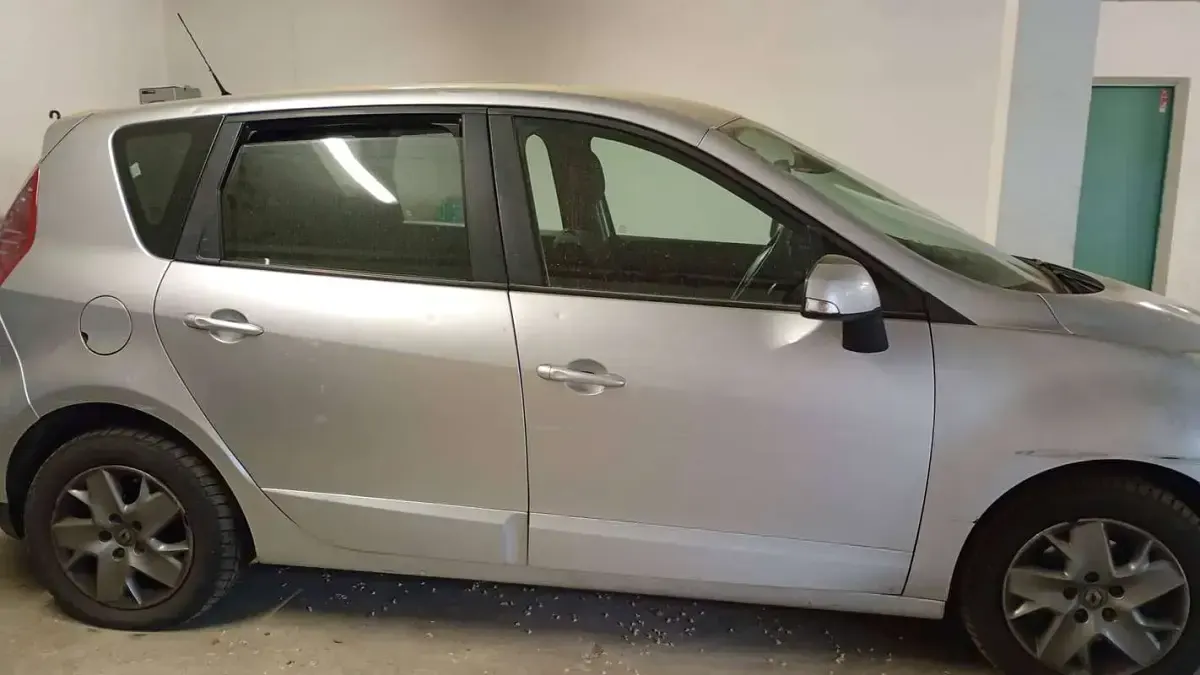 Usata Renault Scénic III 110 CV (80 kW) 2011 Grigio Monovolume