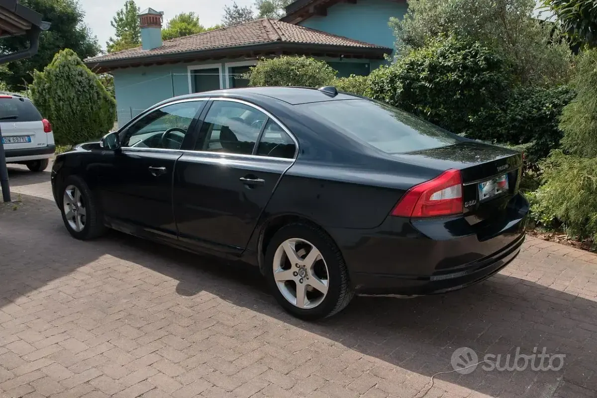 Usata Volvo S80 185 CV (136 kW) 2007 Nero Berlina