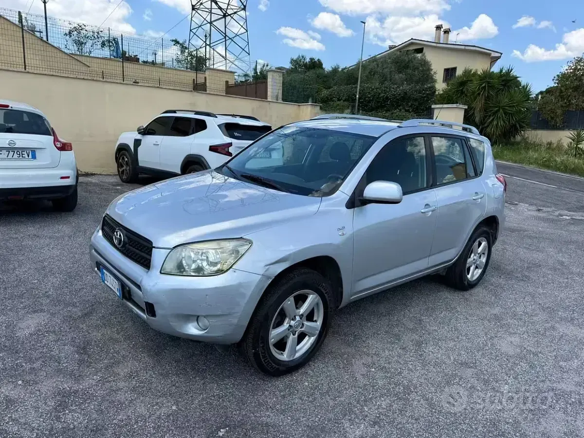 Usata Toyota RAV4 Sol 136 CV (100 kW) 2007 Grigio SUV