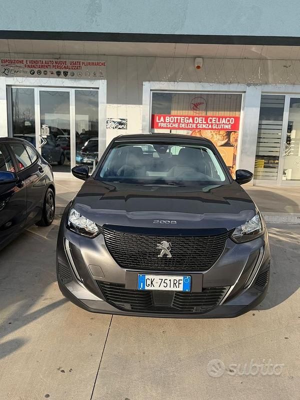 Usata Peugeot 2008 Active 110 CV (80 kW) 2022 Grigio SUV