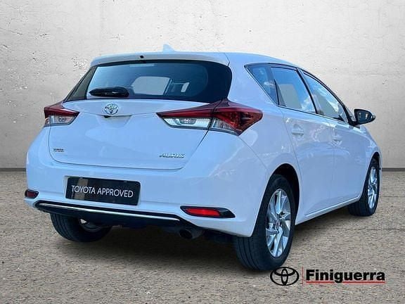 Usata Toyota Auris Active 116 CV (85 kW) 2016 Bianco Berlina