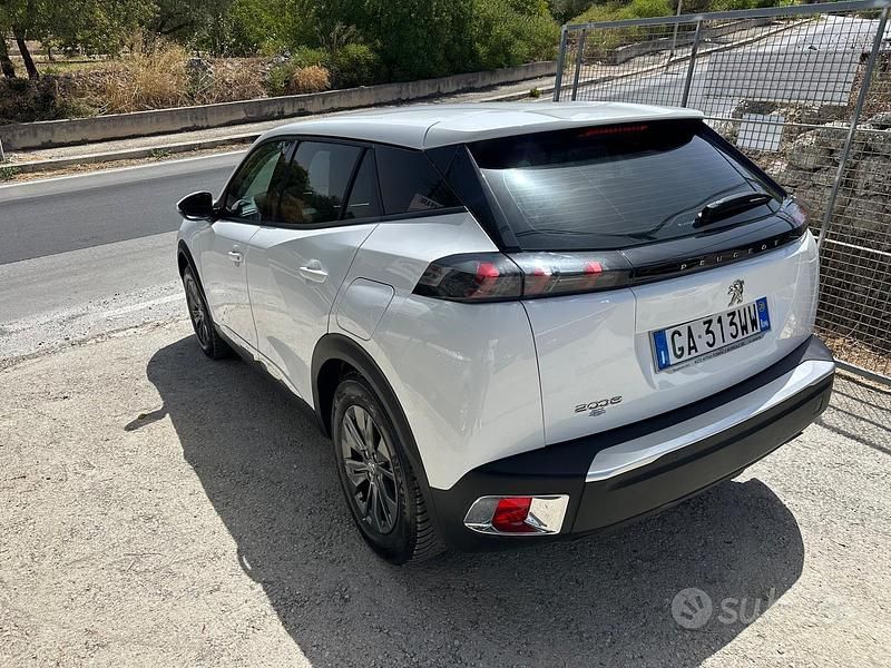 Usata Peugeot 2008 Allure 102 CV (75 kW) 2020 Bianco SUV