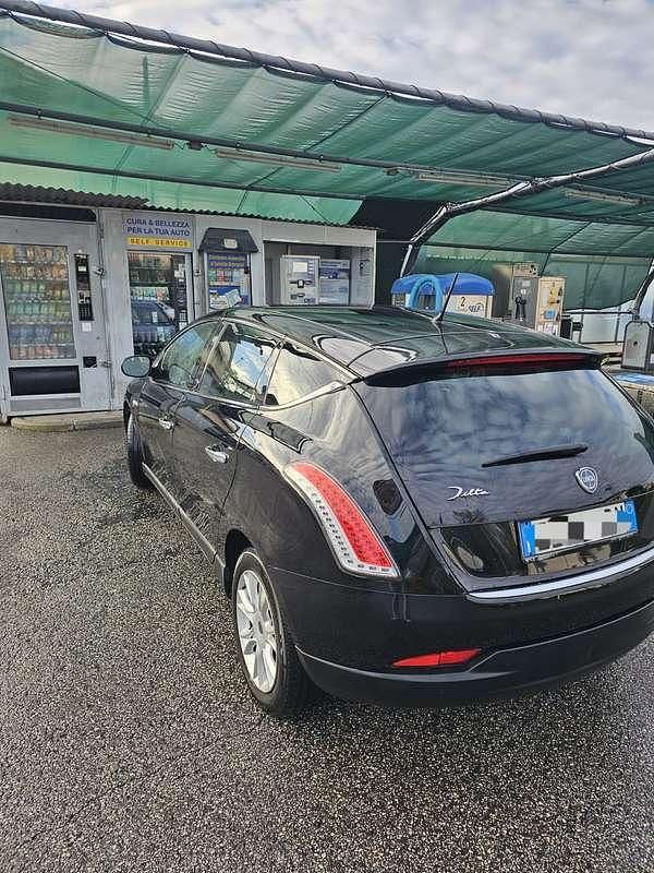 Usata Lancia Delta 120 CV (88 kW) 2013 Utilitaria