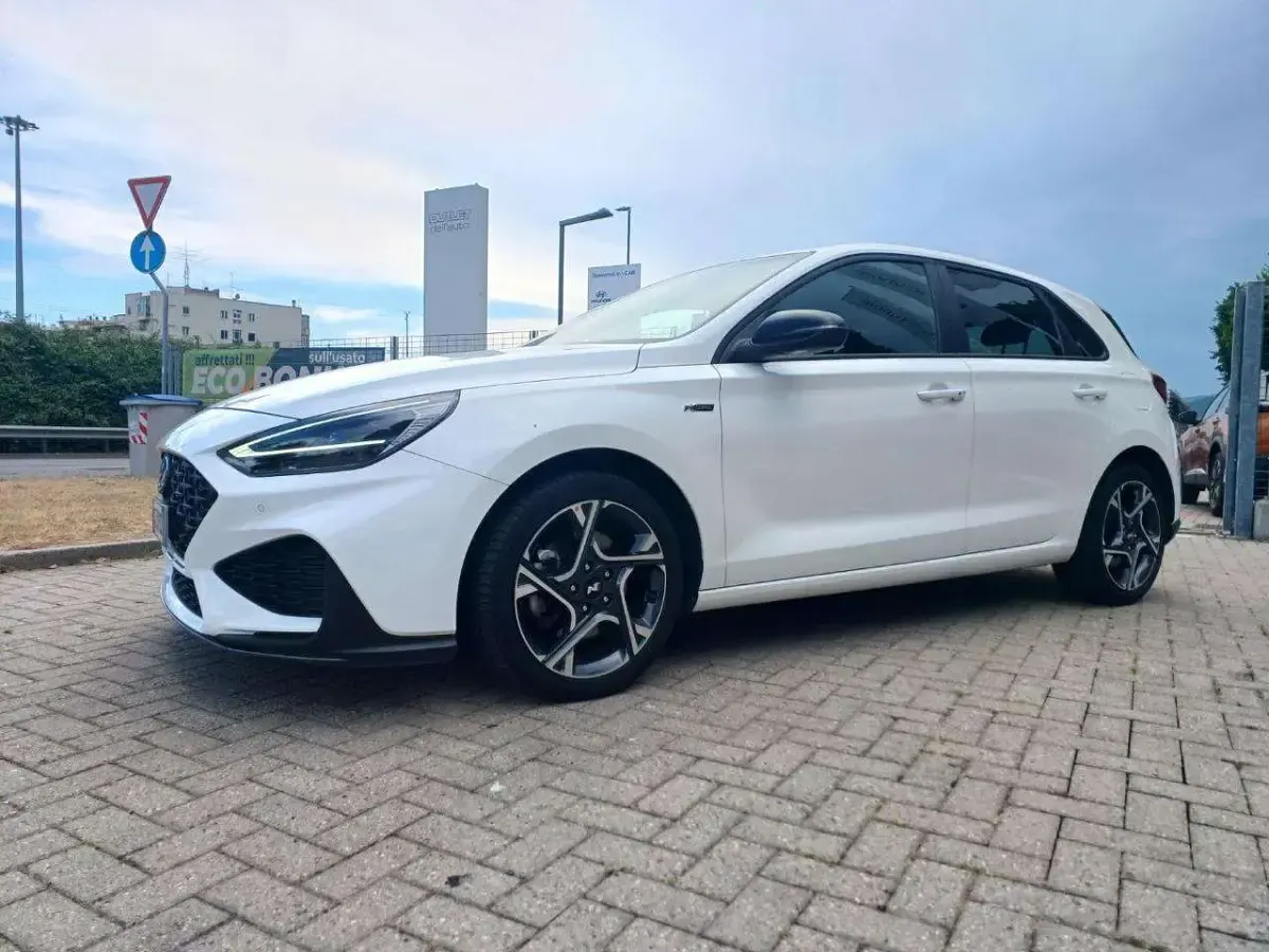 Usata Hyundai i30 N Line 120 CV (88 kW) 2022 Bianco Berlina