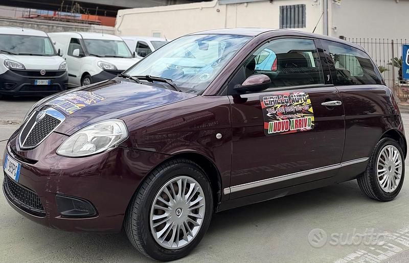 Usata Lancia Ypsilon 60 CV (44 kW) 2008 Viola Utilitaria