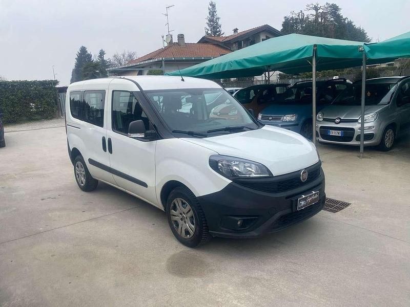 Usata Fiat Doblò 105 CV (77 kW) 2017 Bianco Monovolume