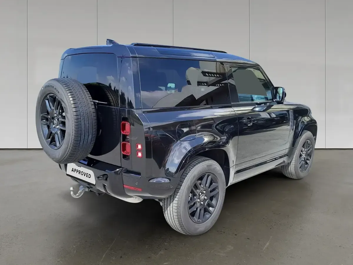 Usata Land Rover Defender SE Dynamic 200 CV (147 kW) 2024 Santorini black SUV
