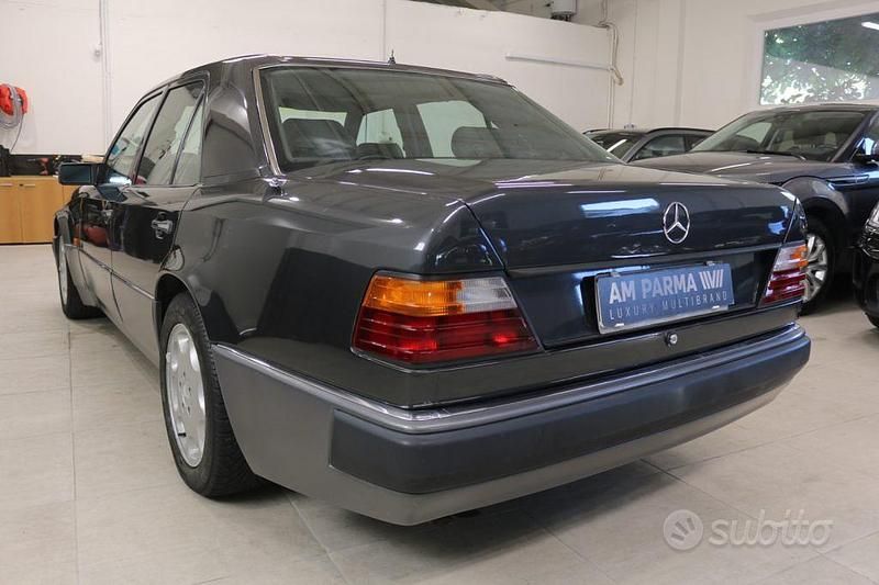 Usata Mercedes E500 326 CV (239 kW) 1992 Nero Berlina